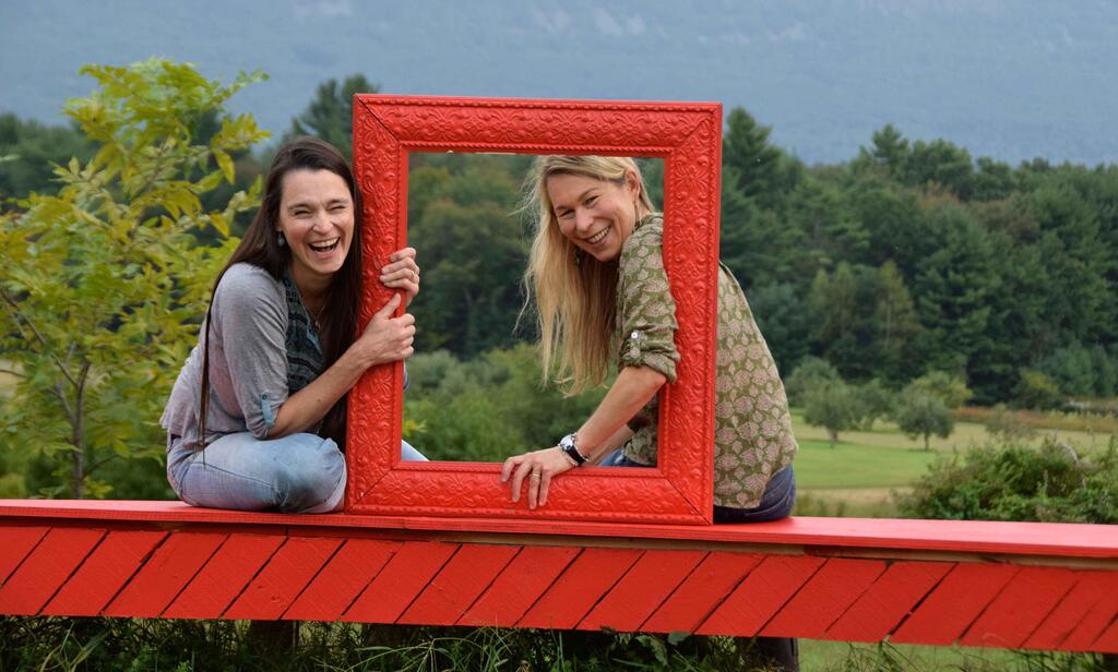 Nerissa and Katryna Nields with picture frame outside